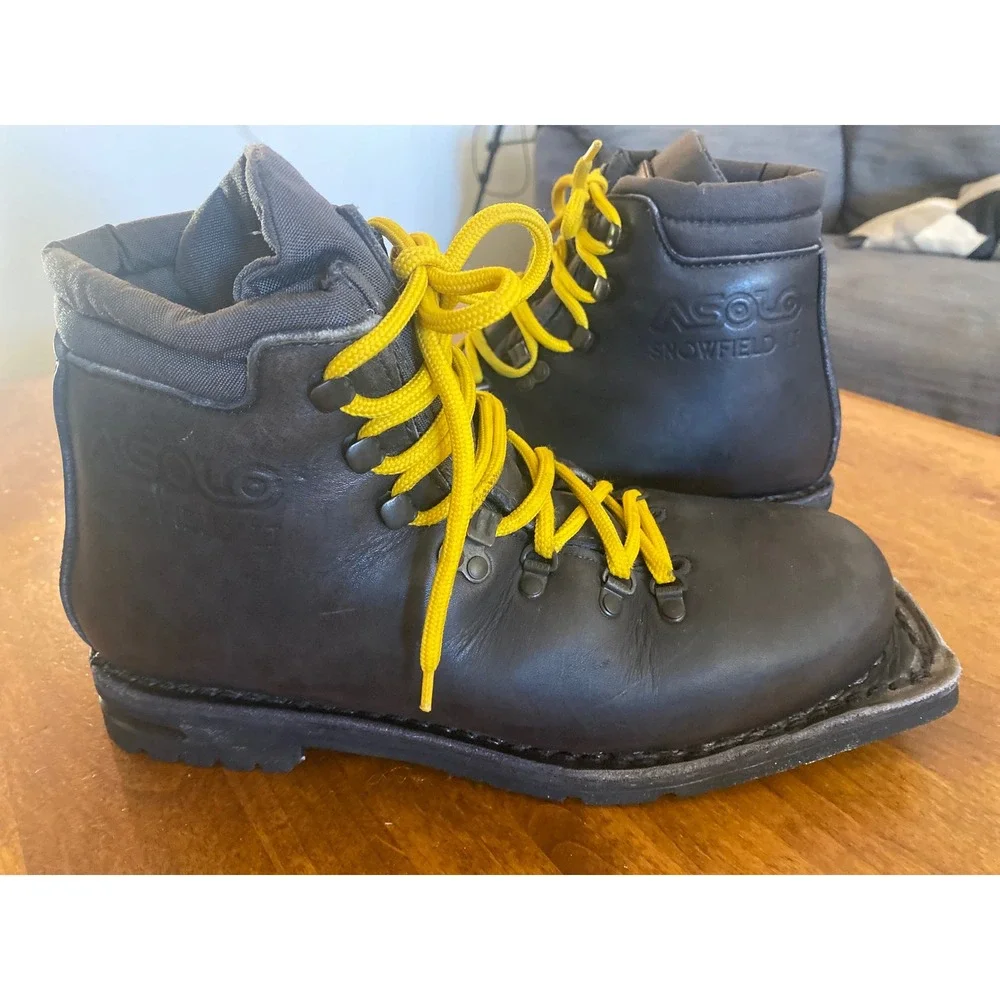 Vintage Asolo Snowfield Italy Leather Mountaineering Boots with Duckbill Toe 9.5